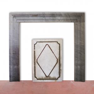 Antiker Marmorkamin, 130x127 cm hoch. Epoche 1800.